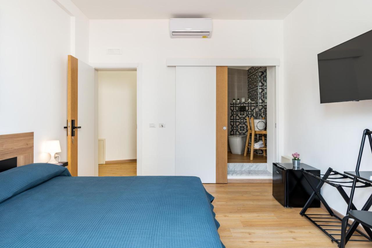 Catania Central Guest House - Rooms With Balcony ภายนอก รูปภาพ